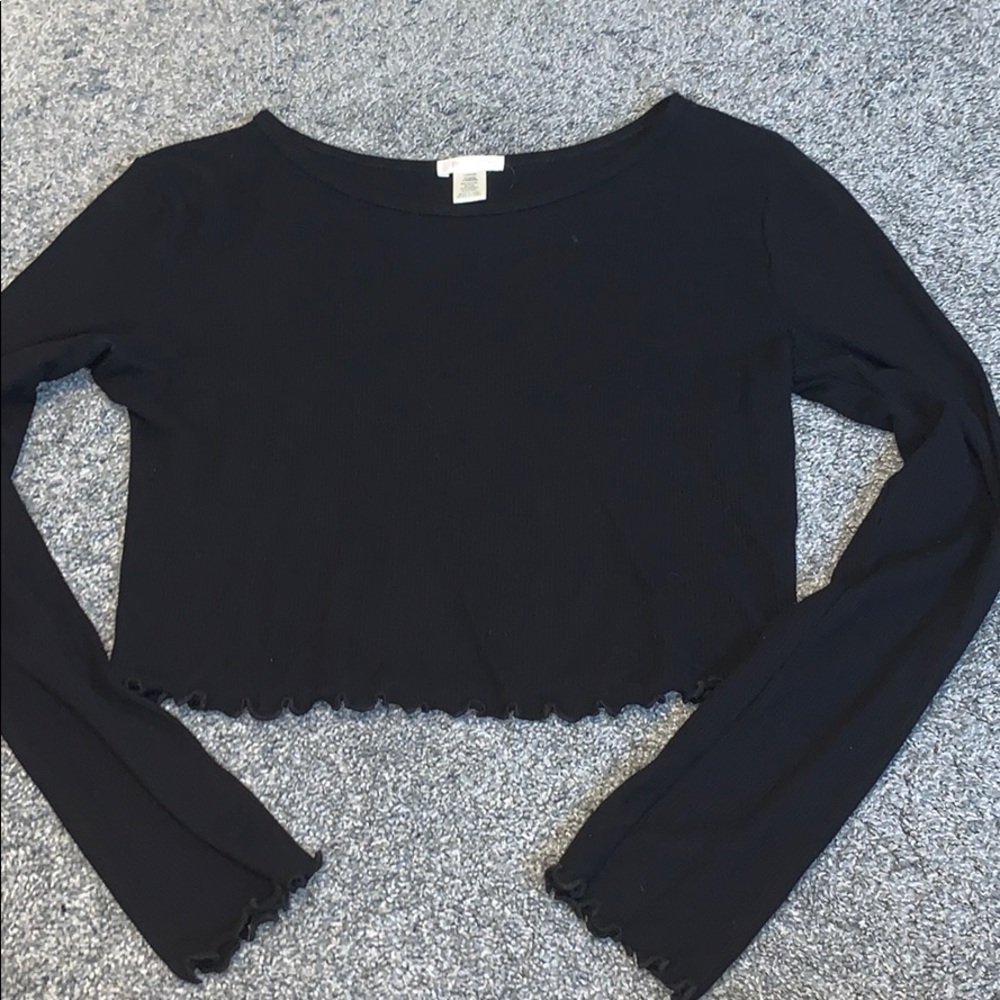 Black long sleeve ribbed crop top with ruffles.